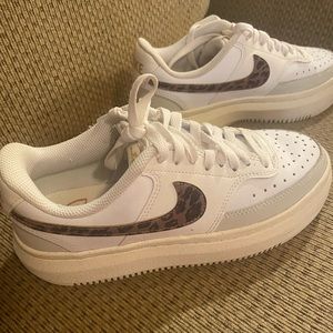 Nike Air Courts w leopard swoosh